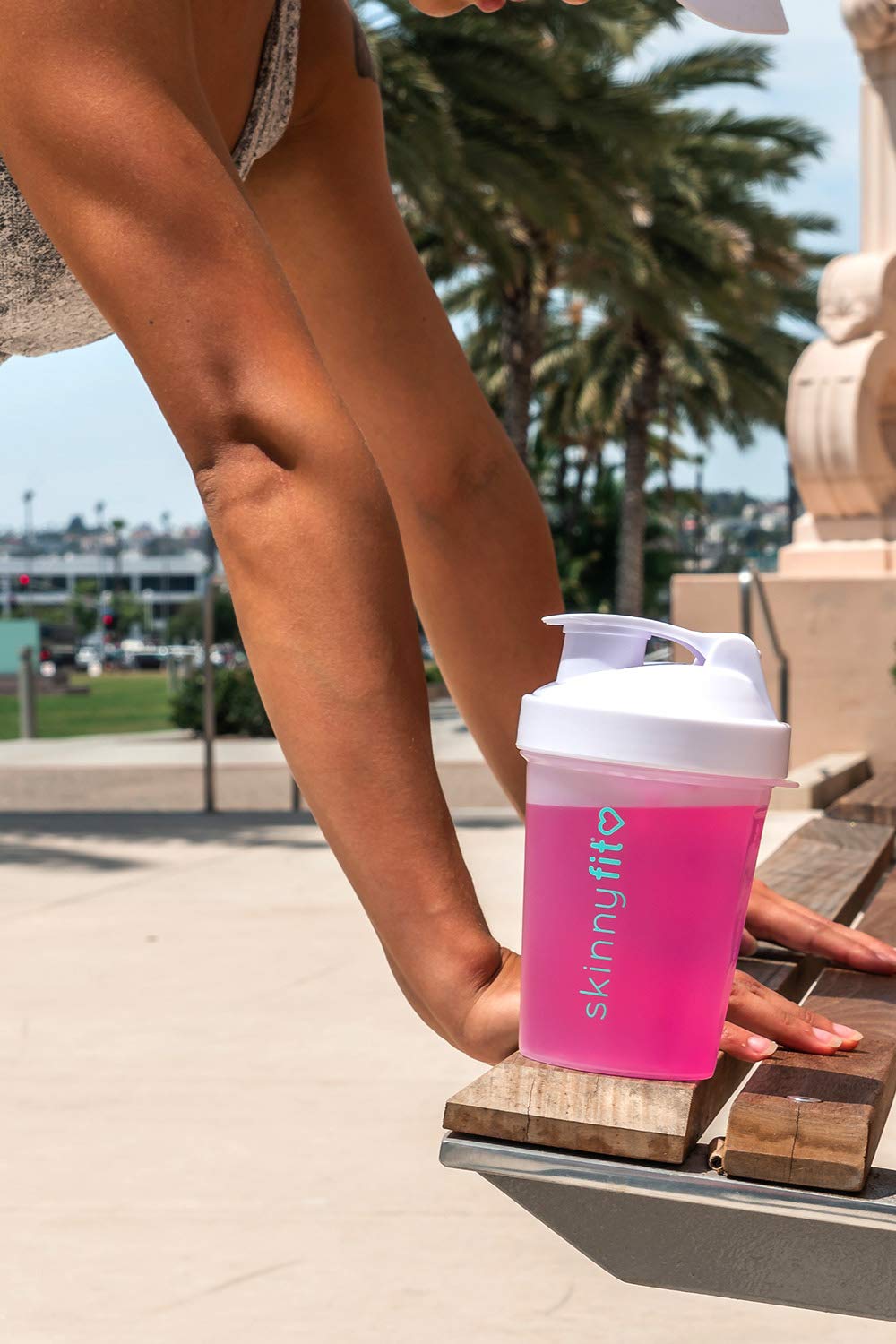 SkinnyFit Super Shaker Bottle 20oz. BPA free with Mixing Grid Technology, Leak Proof SkinnyFit uk supplements