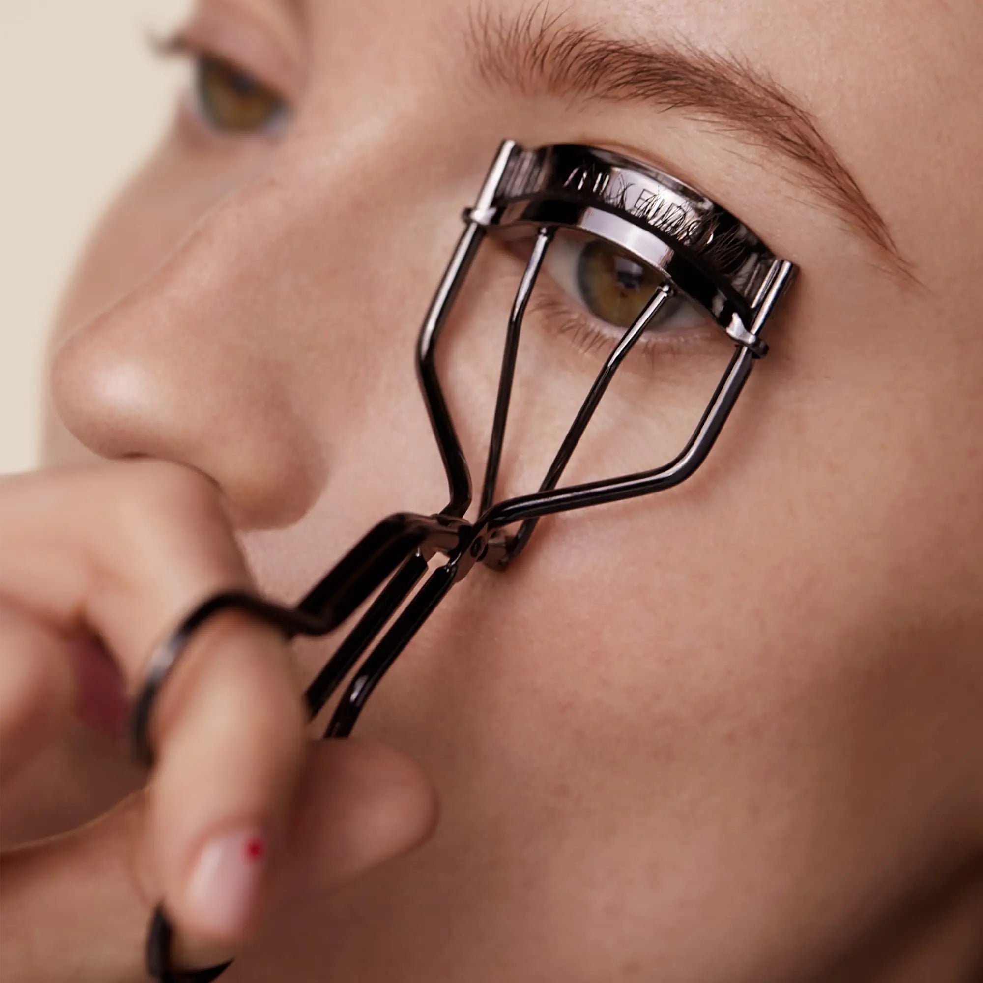 Shiseido Eyelash Curler - Crimps & Curls Lashes for Perfect, Eye-Framing Fringe - Gentle & Safe - Includes Replacement Pad Shiseido uk supplements