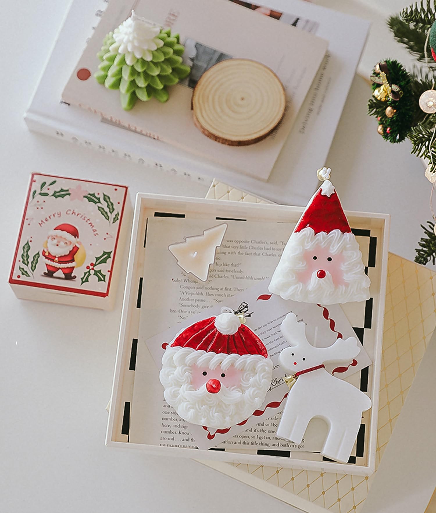 Christmas Cake Scented Candle,110G Handmade Aroma Soy Wax Santa Claus Decorative Candle T-shin uk supplements