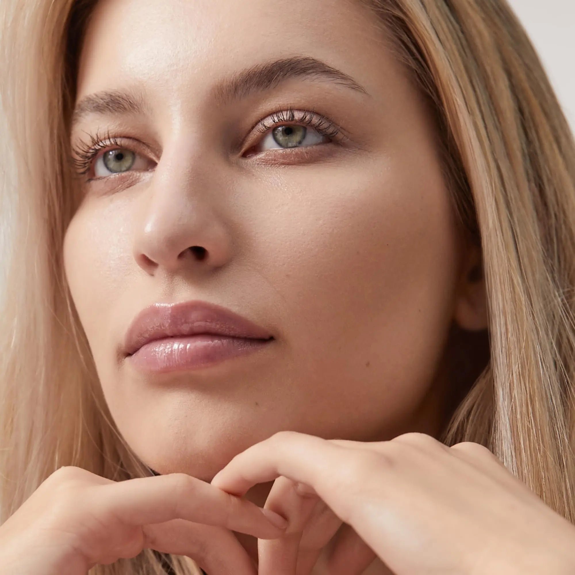 Summer Fridays Sheer Skin Tint - Skin Tint with Hyaluronic Acid - Helps Diminish Uneven Skin Tone - Sheer to Light Coverage - Shade 2 - Light with Cool Undertones (1 Fl Oz) Summer Fridays uk supplements