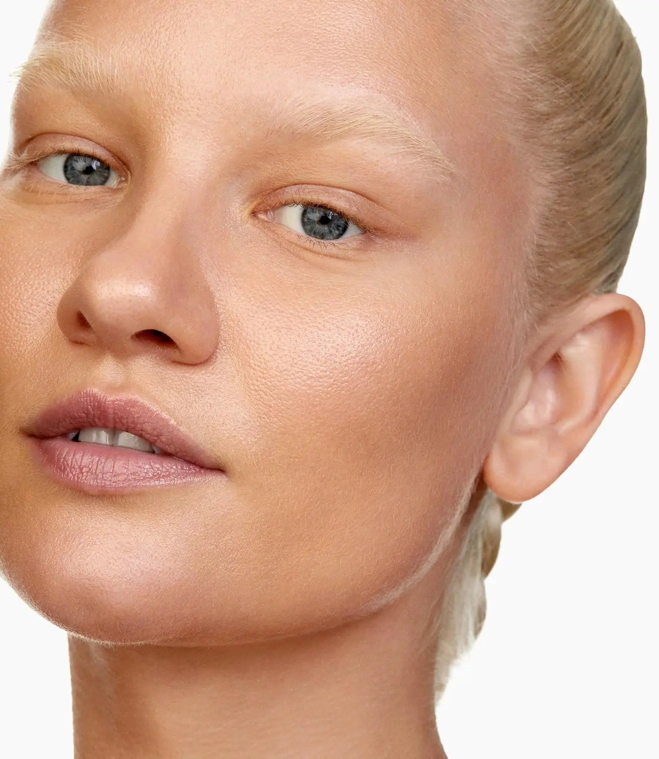 MAKE Beauty Diffusion Dew Skin Tint. Sheer to Medium Coverage Radiant Finish. Blurring, Smoothing, and Brightening for Glowing Complexion. Enhanced with Niacinamide and Adenosine. Tan 06 MAKE uk supplements