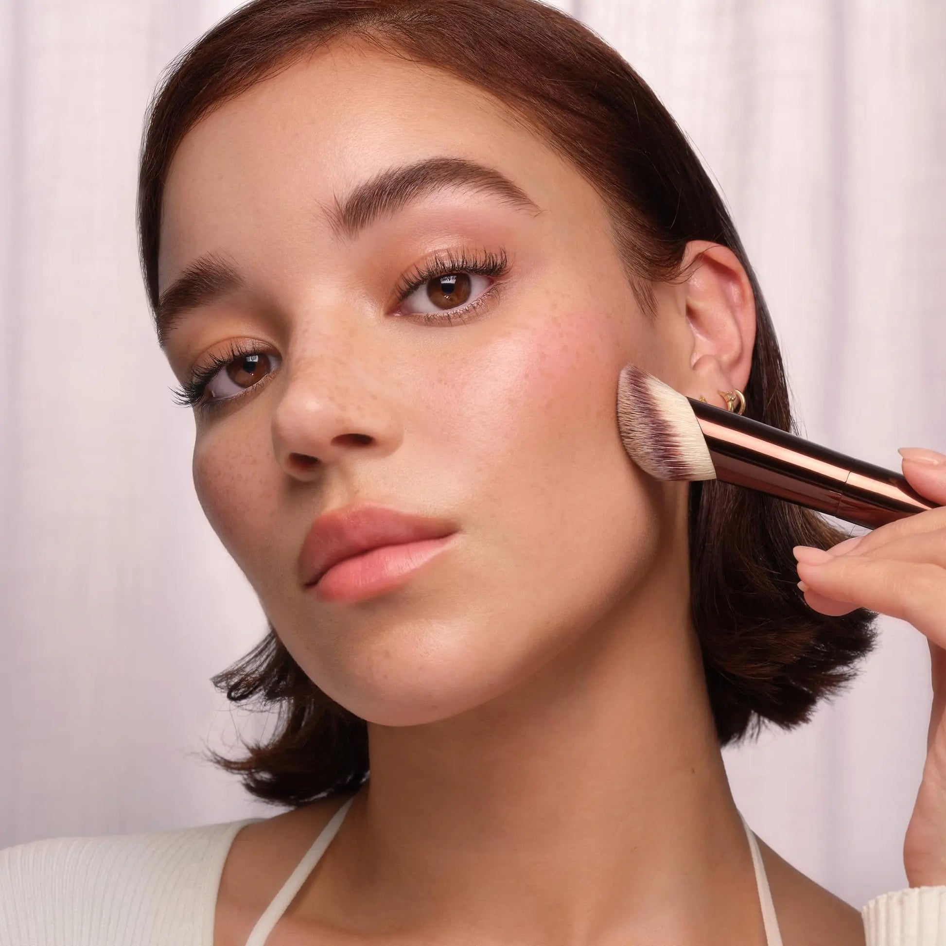 Hourglass Ambient Soft Glow Foundation Brush HOURGLASS uk supplements