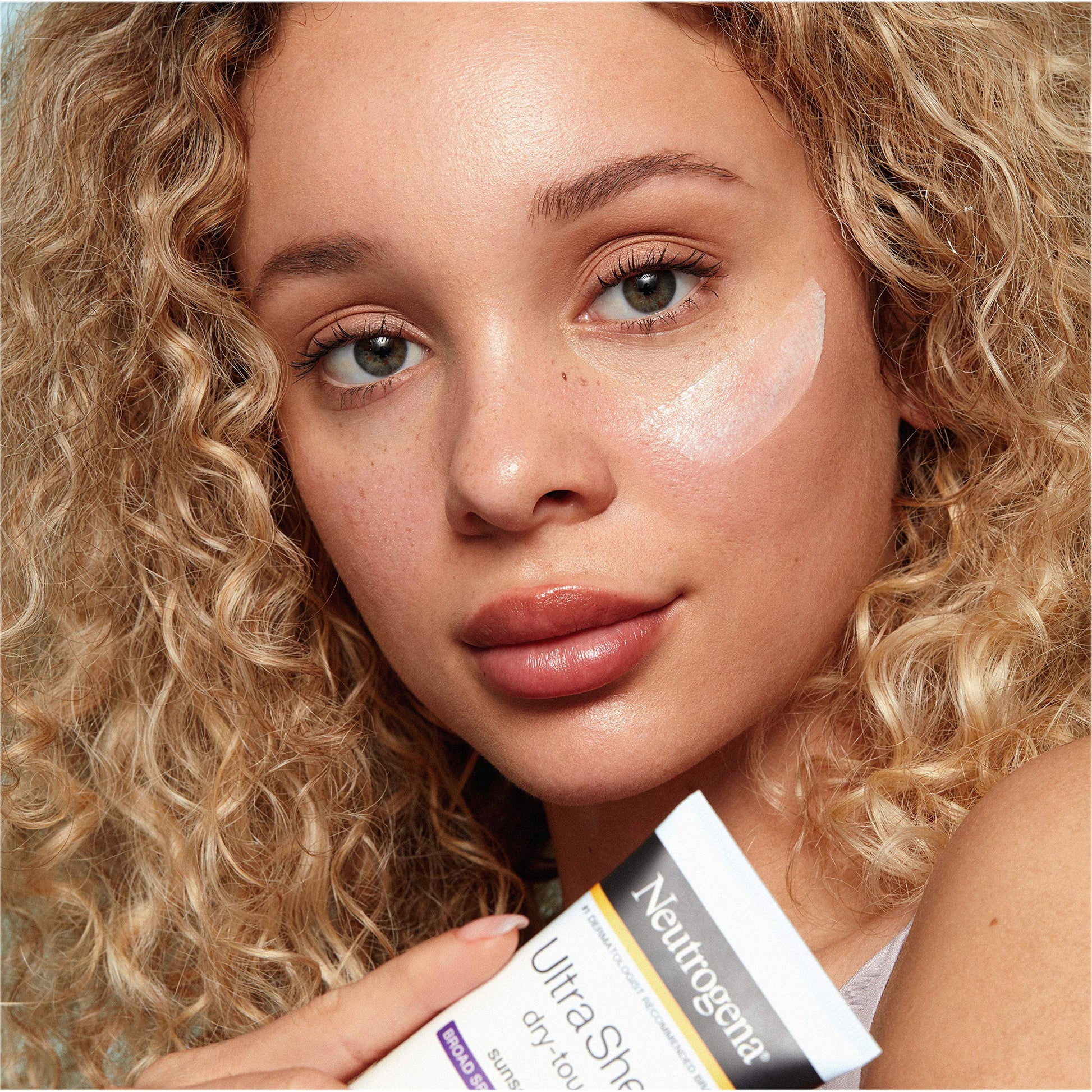 Neutrogena Ultra Sheer Dry-Touch Water Resistant and Non-Greasy Sunscreen Neutrogena uk supplements
